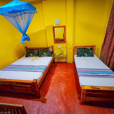 Dinesh Safari Homestay Udawalawe Exteriör bild