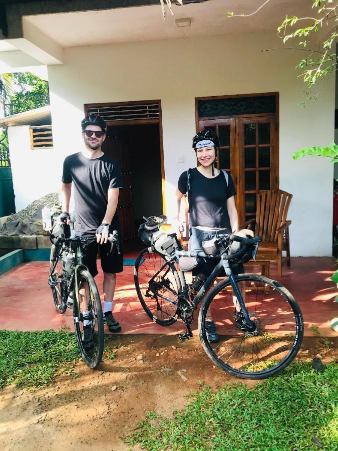 Dinesh Safari Homestay Udawalawe Exteriör bild
