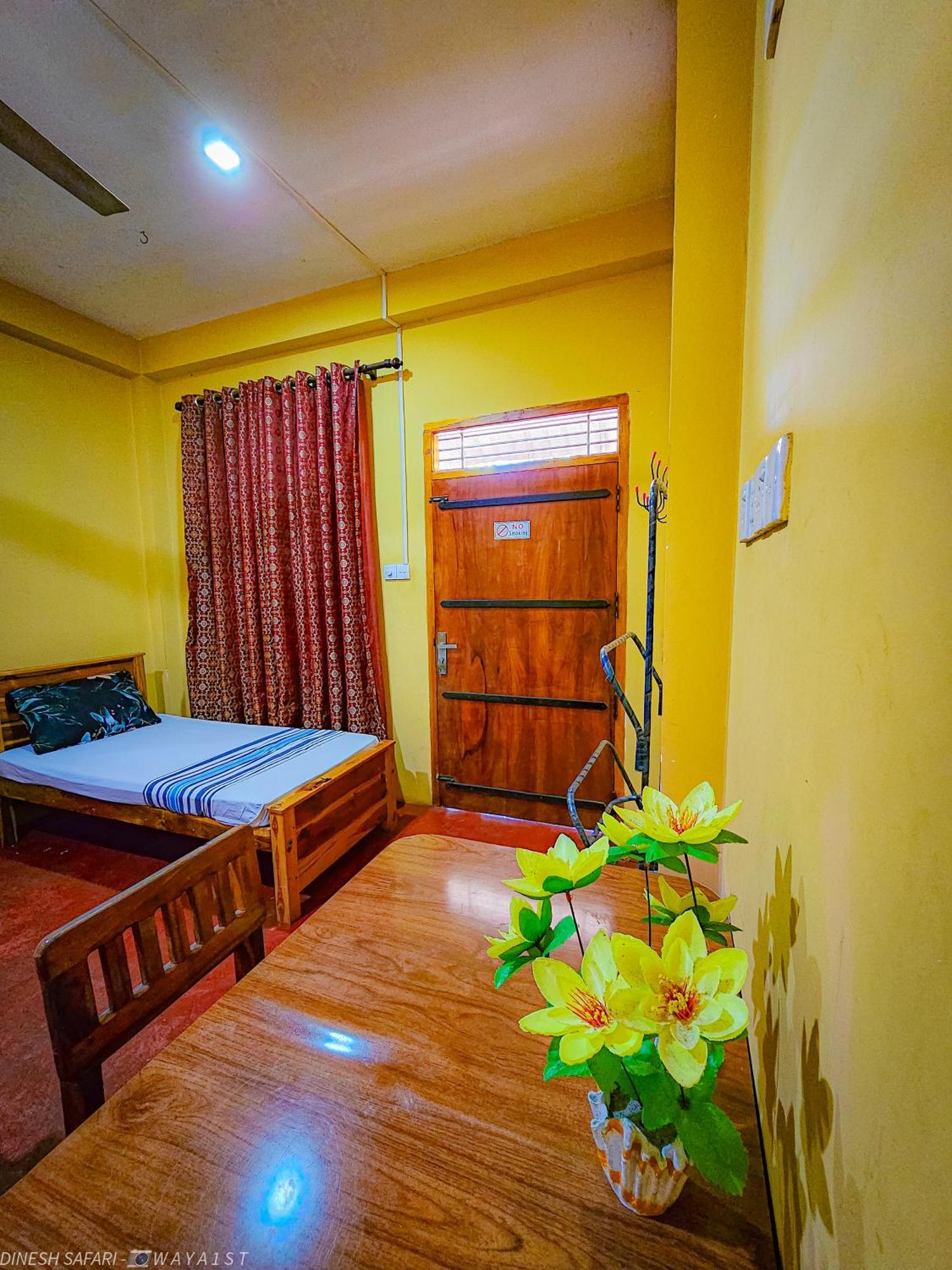 Dinesh Safari Homestay Udawalawe Exteriör bild