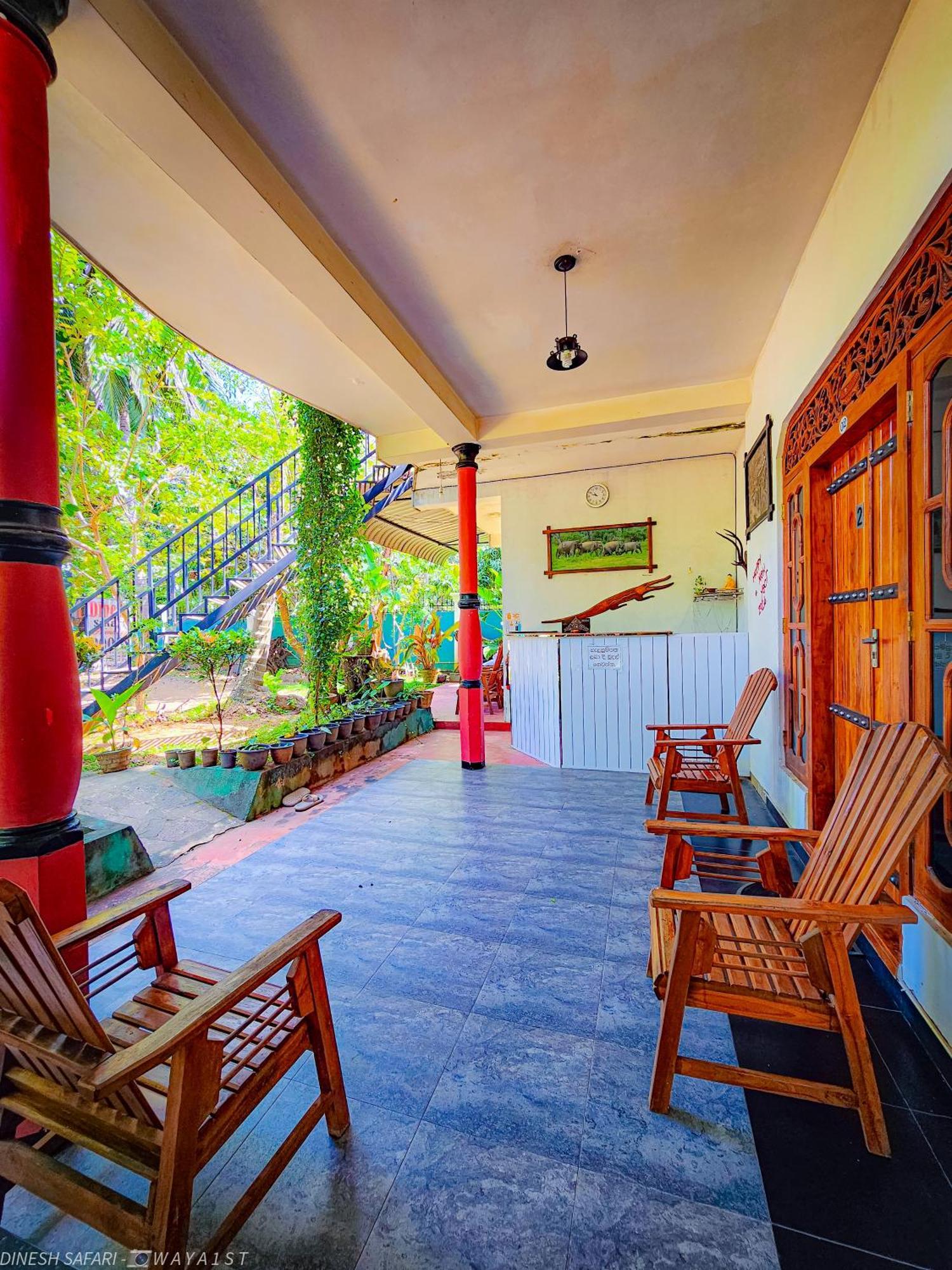 Dinesh Safari Homestay Udawalawe Exteriör bild