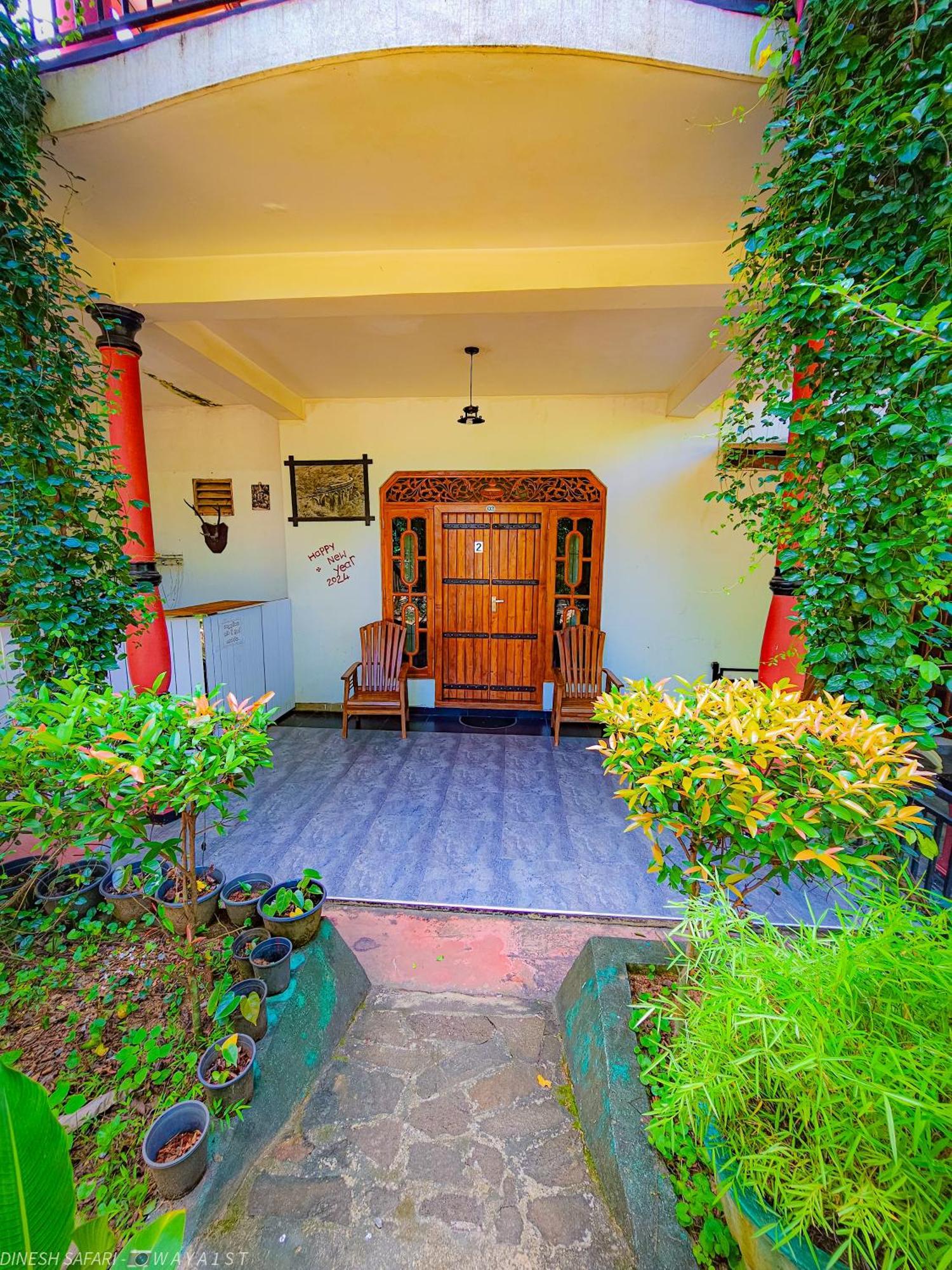 Dinesh Safari Homestay Udawalawe Exteriör bild
