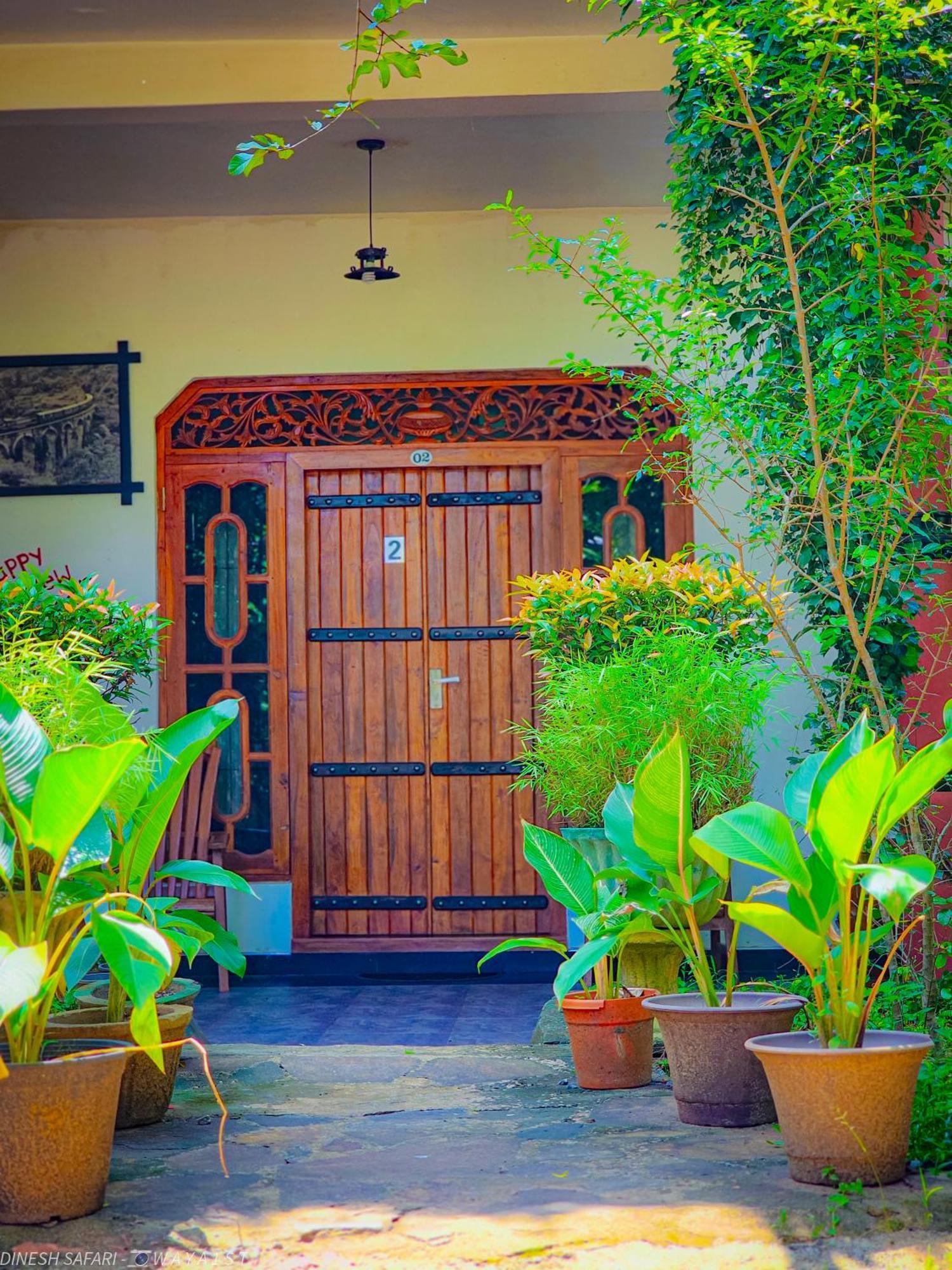 Dinesh Safari Homestay Udawalawe Exteriör bild