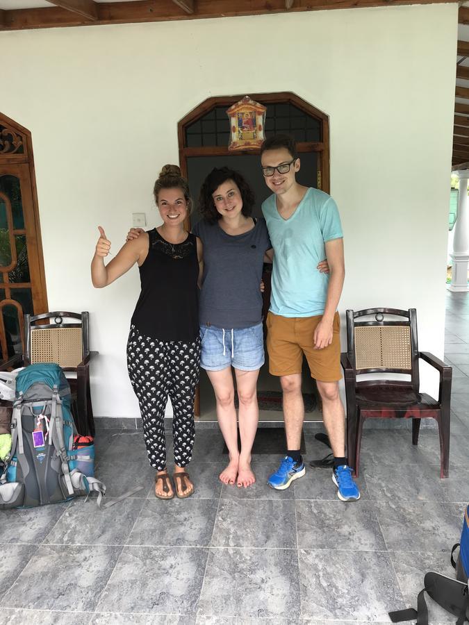 Dinesh Safari Homestay Udawalawe Exteriör bild