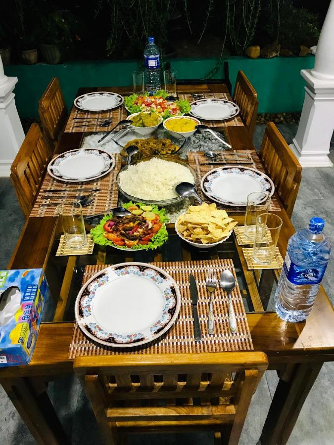 Dinesh Safari Homestay Udawalawe Exteriör bild